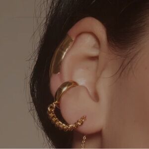 LADY GREY JEWELRY HELIX EAR CUFF IN GOLD